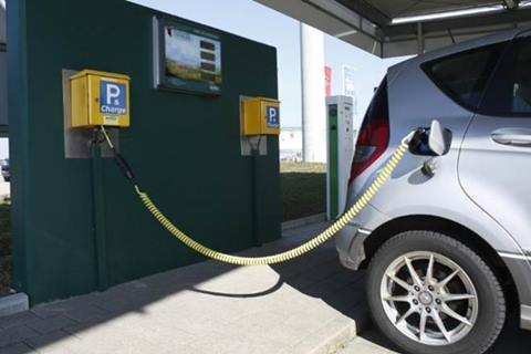 Power minister supports tax incentives for electric vehicles: Measures push EVs to launch soon
