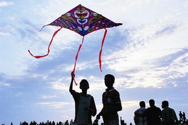 agra, yamuna, narendra modi, yogi adityanath, save yamuna, save agra, kite flier, kite flier message to government, clean yamuna, dying river, dry river bed, colourful kites in agra