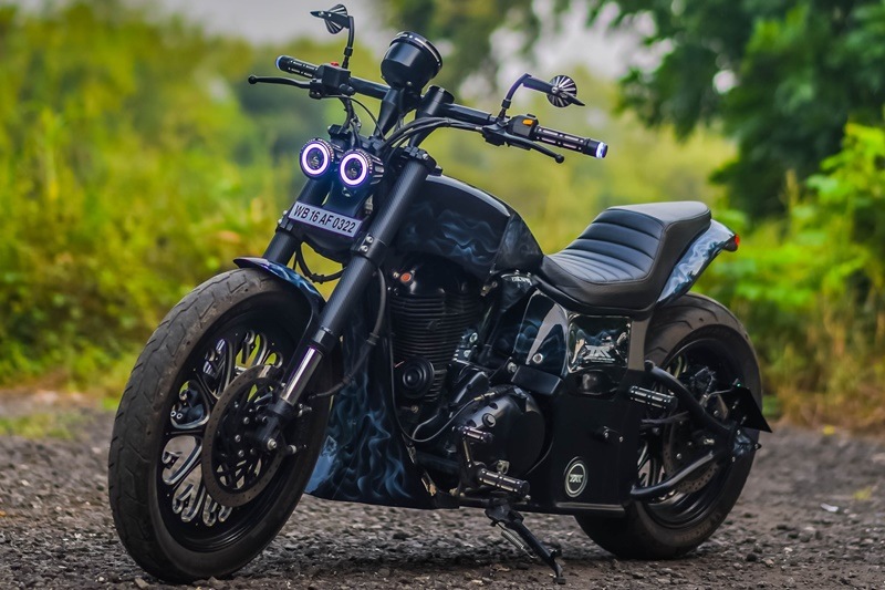 Shrihant Dalvi from the Maratha team described the technology used in the customisation to 350cc. He said that the 'Abhay mudra' was crafted with a matte black swing arm and soft tail frame which are inhouse custom built.