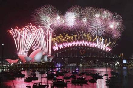 happy new year, happy new year 2018, new year 2018, new year celebrations, new year around the world, world celebrates new year, hong kong, australia, light show, fireworks, dubai, india, india celebrates new year, india new year
