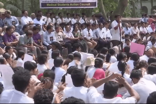  LIVE Doctors strike: IMA protests against National Medical Commission Bill 2017. (ANI)