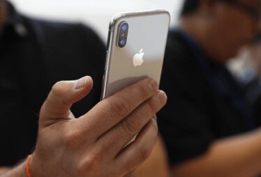 Apple and HDFC have come out with a lucrative offer in which customers can get put Rs 10,000 . (Reuters)
