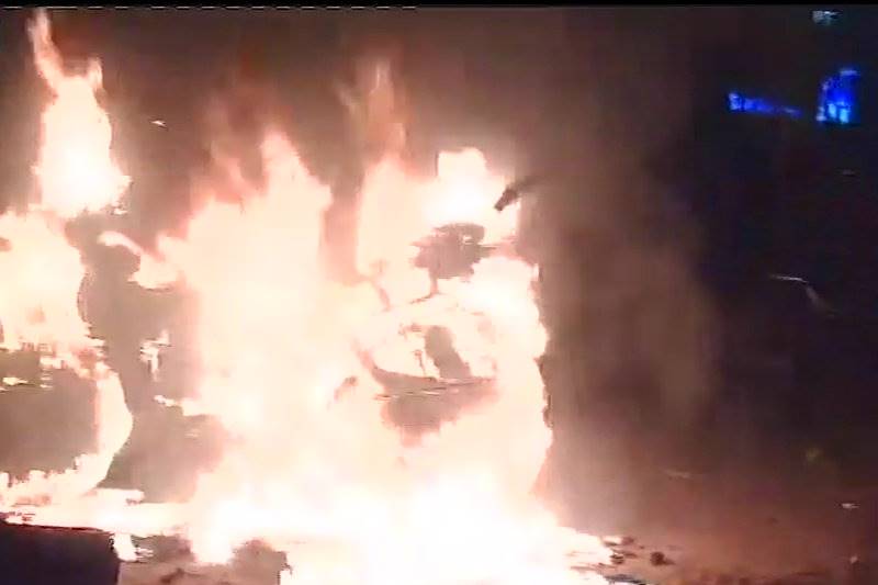 Gujarat: A group of men vandalised the area outside a multiplex in Ahmedabad's Thaltej and torched vehicles in protest against Padmaavat