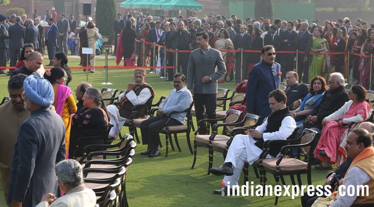 BJP attacks 'Suit Boot Ki Sarkar' jibe hits Rahul Gandhi: Congress offers to gift 'Rs 70,000' jacket to Narendra Modi