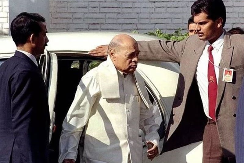 India's Prime Minister from 1991-96, P V Narasimha Rao is rememered as the PM under whom economic liberalisation was made possible. Back then, the royal steed of all important diginitaries used to be the trusty ol' Hindustan Ambassador. (Image: Cartoq)
