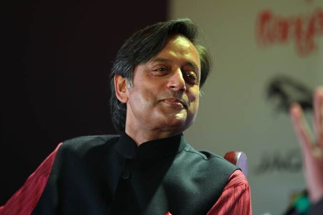 shashi tharoor, hindi, hindi speaker, hindi speaking leaders, un leaders, hindi speaking un leaders, hindi language, shashi tharoor on hiundi, shashi tharoor hindi