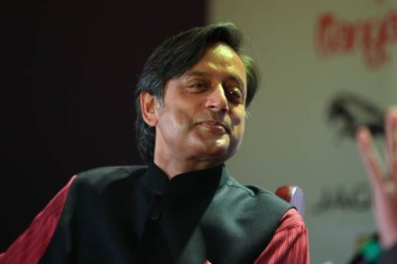 shashi tharoor, hindi, hindi speaker, hindi speaking leaders, un leaders, hindi speaking un leaders, hindi language, shashi tharoor on hiundi, shashi tharoor hindi