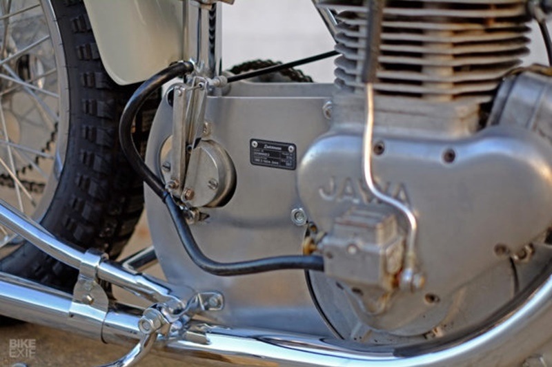 The gearing on the bikes can be changed according to different tracks and conditions, but by only changing the size of the rear wheel and the engine sprockets. Speedway riders race around oval tracks with dirt, while using the surface to powerslide.