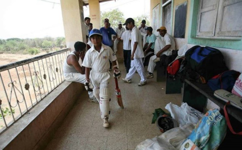 5- Shaw said that his favourite cricketer was Sachin Tendulkar. He had already caught the eye of the batting great and Tendulkar gifted him his weapon of choice - a bat. This one was a professional SG bat that suited his size. (IE)