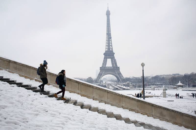 paris, Eiffel Tower, snow, snowfall, france, city of lights, eiffel tower closed, when is eiffel tower opening, snow in paris, world news, winter season