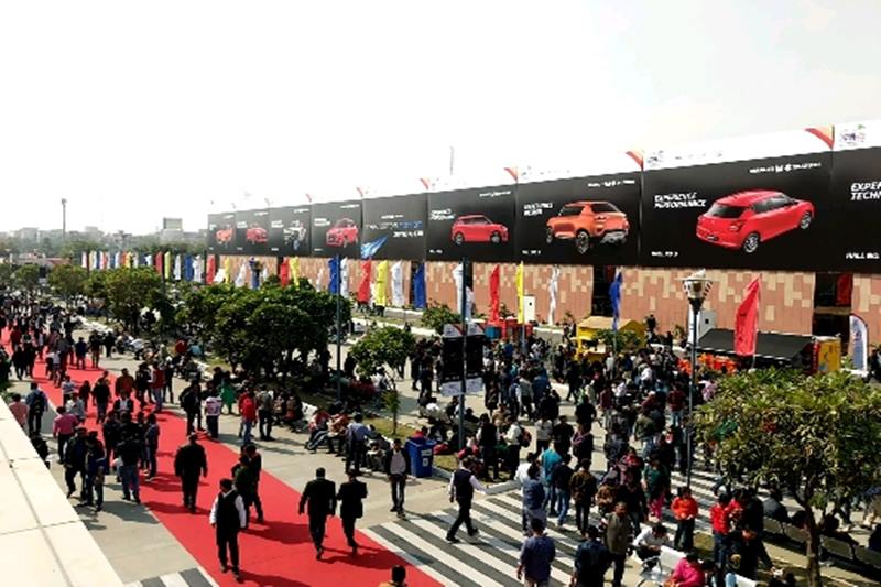 Auto Expo 2018 is now done and dusted with, and while the excitement for India's largest automotive show was prominent, there were many niggling things that we found were quite disappointing. You will certainly agree, there were lesser exciting and prominent launches to at the expo compared to the last year. Beyond that, the food was quite overpriced, and then there's the shuttle service and the planning behind it. But we will, in the slides up ahead.