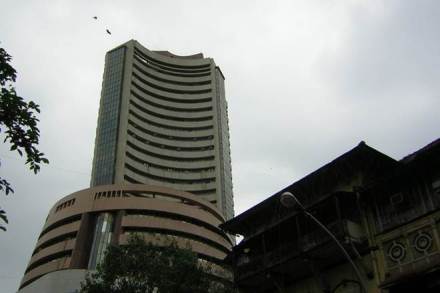 Sensex, Nifty settle marginally lower as RIL, Maruti Suzuki, HDFC Bank slump on profit booking