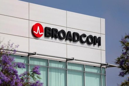 broadcom qualcomm, technology acquisition, wireless technology, broadcom unveils final offer, qualcomm inc broadcom qualcomm, technology acquisition, wireless technology, broadcom unveils final offer, qualcomm inc