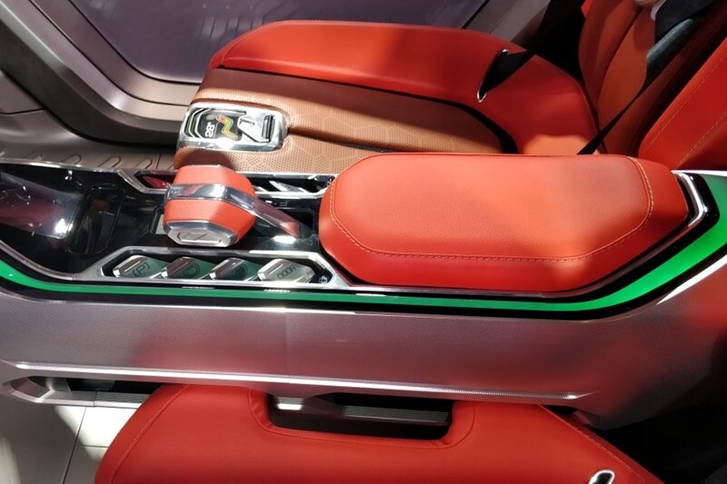 Along side the very lateral gearbox, that is still faithful to the shifter units in automatics today. Although the e-Survivor also gets unique jet-fighter style buttons along the gearshift that can open doors. However, the most unique feature that we could spot was the seat temprature control at the end of the seat with a LCD temperature display.