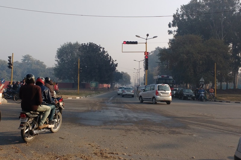 Jumping a traffic light is one of the most common mistakes that people do on roads, especially in India. People do not realise the fact that they actually do not save much time by saving a few seconds and at the same time, putting their lives in danger. So, next time you see a red light at traffic signal, respect it and stop as it has been made to make you reach on time only. (Image Credit: Halloffame.co.in)
