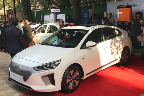 ​Updated: Govt’s U-turn on Electric Vehicles: “No need for EV policy now” – NITI Aayog