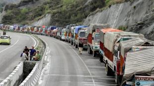 Jammu-Srinagar highway, Jammu-Srinagar highway closed, Jammu-Srinagar highway landslide, Jammu, jammu and kashmir, Battery Cheshma