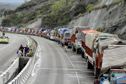 Jammu-Srinagar highway, Jammu-Srinagar highway closed, Jammu-Srinagar highway landslide, Jammu, jammu and kashmir, Battery Cheshma Jammu-Srinagar highway, Jammu-Srinagar highway closed, Jammu-Srinagar highway landslide, Jammu, jammu and kashmir, Battery Cheshma