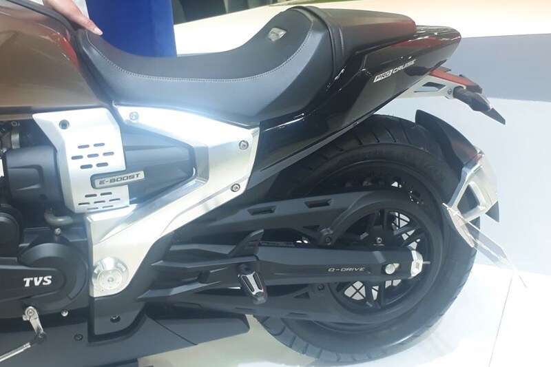 The rear end of the TVS Zeppelin cruiser might remind you of a Harley Davidson motorcycle. The reason being, the motorcycle comes with the similar looking muscular section. Also, the Zeppelin showcased at the Auto Expo 2018 is belt driven that ensures low noise and smoother ride.