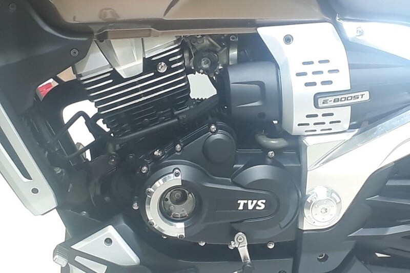 The Zeppelin showcased at Auto Expo 2018 gets its power from a 220cc, single cylinder engine that comes integrated with Integrated starter generator (ISG) that offers it more torque in the initial rpm range. The hybrid system of the motorcycle consists of a 1200W regenerative assist motor and a 48V Li-ION battery.