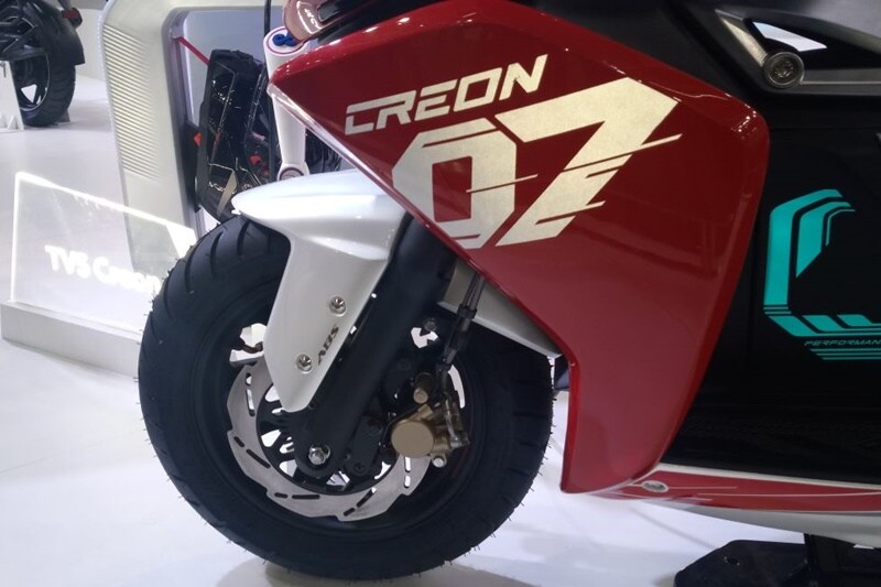 The new TVS Creon concept showcased at Auto Expo 2018 has been equipped with disc brakes at both ends. These further come linked to an ABS (Anti-Lock Braking System) for added safety and convenience. The scooter rolls on TVS remora tyres that are developed in order to offer apt grip for Indian road conditions.