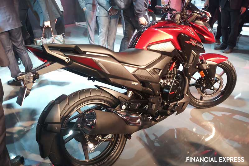 Honda 2Wheelers today unveiled the all-new X-Blade 160 cc naked motorcycle in India. The bike comes with many segment-first features and will launched in March. While prices will be announced closer to launch, expect it to command a premium over Unicorn 160 due to some new technology inclusions. So with still some time to go for its launch, here are the top things you should know about the Honda X-Blade if you're in the market for a 160 cc premium motorycle.