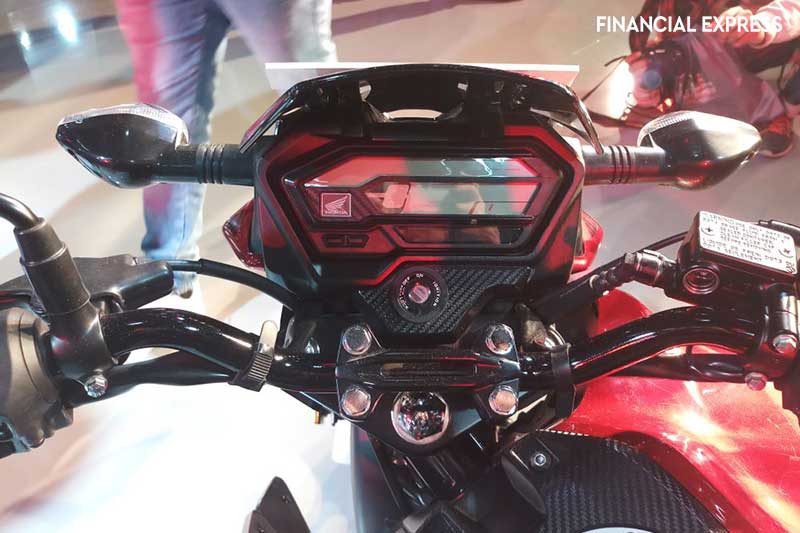 The Honda X-Blade will feature a full-digital instrument cluster along with a service due display also. Other key figures include a 140 kg kerb weight, 786 mm height, 1347 mm wheelbase and 160 mm of ground clearance.