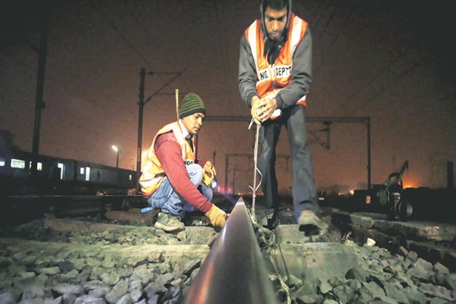 railways, indian railways, rakhak, safety tool, safety tool for trackmen, rakshak trackmen