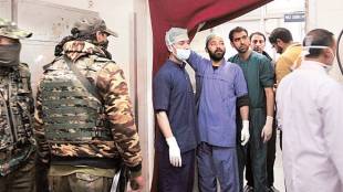 Militants kill, Srinagar hospital, LeT commander, militants opened fire, police team, Lashkar-e-Toiba