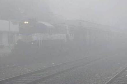 delhi fog, temperature in Delhi, train status, railway enquiry, trains cancelled, railway traffic, delhi weather, delhi temperature delhi fog, temperature in Delhi, train status, railway enquiry, trains cancelled, railway traffic, delhi weather, delhi temperature