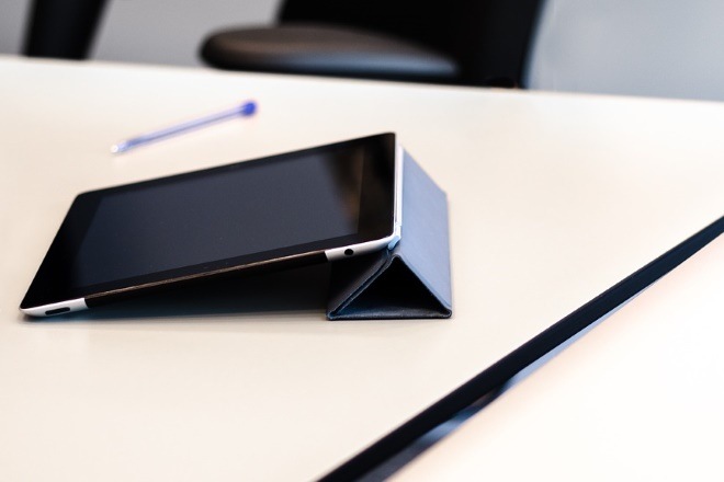 The patent outlines that Apple will use an OLED display hinged to the primary display that can be detached