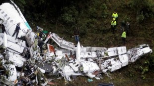 iran, iran plane crash, iran lane tragedy, depris of iraniian plane, iran plane crash tragedy