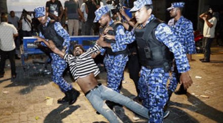 Maldives, Maldives government, Abdulla Yameen, Mohamed Nasheed , Supreme Court, Yameen government,  Sri Lanka, Maldivian Democratic Party