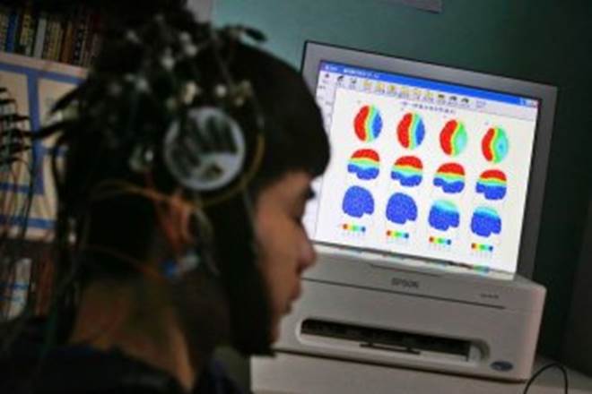 mind reading, mind-reading technology, Dan Nemrodov, University of Toronto, EEG equipment, neurotechnological, electroencephalography, eNeuro, science, technology