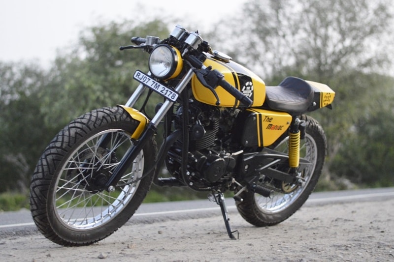 The Maniac: A Bajaj Pulsar 150 turned into ‘The Maniac’ by The Hustler Moto is a rue cafe racer with clip-on handlebars, single seat with back support, conventional round headlight and a head turner Yellow finish for its traditional fuel tank and chopped off body. (Source: Maxabout)