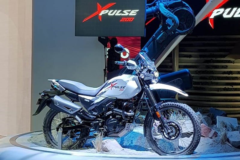 Hero XPulse 200: Hero MotoCorp unveiled the much anticipated Impulse replacement, the XPulse, in India during the 2018 Auto Expo. Taking the concept of the Impulse, Hero XPulse will have an enhanced focus on off-road performance. The motorcycle is powered by the same 200cc engine that runs the Xtreme 200R. The power and torque outputs of the motorcycle stand at 18.4 hp and 17.1 Nm respectively. It is expected to be priced at about Rs 1 lakh.