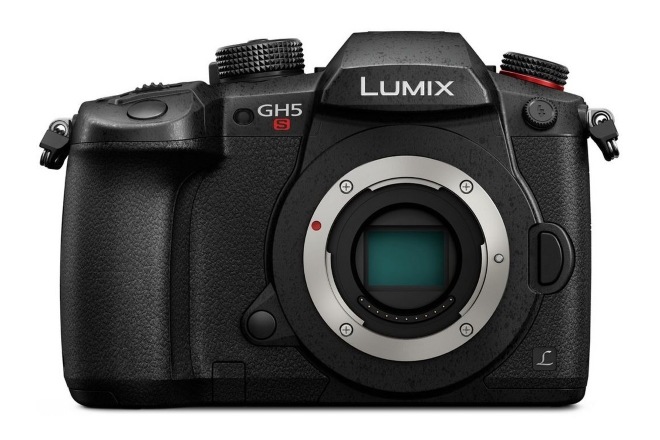 The Panasonic Lumix GH5S also comes with a Variable Frame Rate Effect (VFR) which allow users to record slow motions and time lapse videos in 60 FPS and 240 FPS format