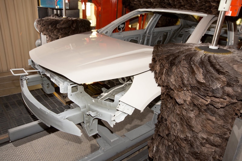 Amid high-tech robots, miles of conveyers and multiple assembly lines, a number of inconspicuous hand-held “tools” and their skilled operators are helping carmakers across the world to ensure highest levels of vehicle quality before they leave manufacturing plants. One such thing is the extensive use of ostrich and emu features to wipe the car before/after the paint job is done. These features are described to be the softest features available. Company’s like General Motors use female ostrich feathers that remove fine exterior dust particles before a vehicle is painted. BMW and Audi use Emu features to wipe the car during the paint job. BMW says their emu feathers not from imports down under, but their own farm in Bavaria.