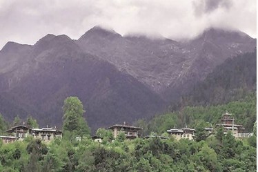 samdrup, bhutan, friends, tourist town bhutan, bhutan tourism