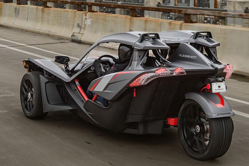 Polaris Slingshot Grand Touring LE is powered by a GM Ecotec 2.4L DOHC 4 Cylinder engine wit 173 Hp of power mated to a 6-speed gearbox.