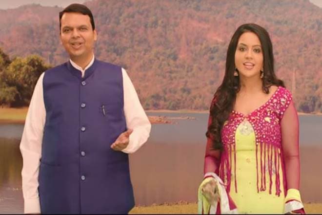 Maharashtra CM Devendra Fadnavis, amruta Devendra Fadnavis, devendra Fadnavis wife appear in song, defendra vadnavis in muic video Maharashtra CM Devendra Fadnavis, amruta Devendra Fadnavis, devendra Fadnavis wife appear in song, defendra vadnavis in muic video