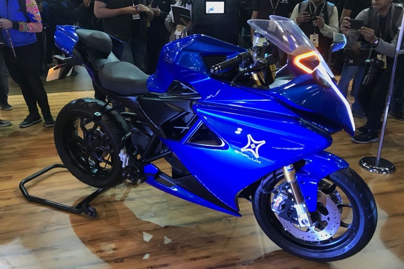 Emflux One: The first ever electric sports motorcycle in India, the Emplux One is an impressive machine. Brainchild of IIT Delhi alumini, EmfluxOne is powered by an electric motor that produces 80 hp and 84 Nm, and helps it propel to 100 km/h in only 3 seconds with a top speed of 300 km/h. It will be launched in India in April 2019 at a price tag of Rs 6 lakh (on-road) and at a bigger price tag for additional performance parts. Emplux plans to launch the Model Two, which will be a naked electric bike.