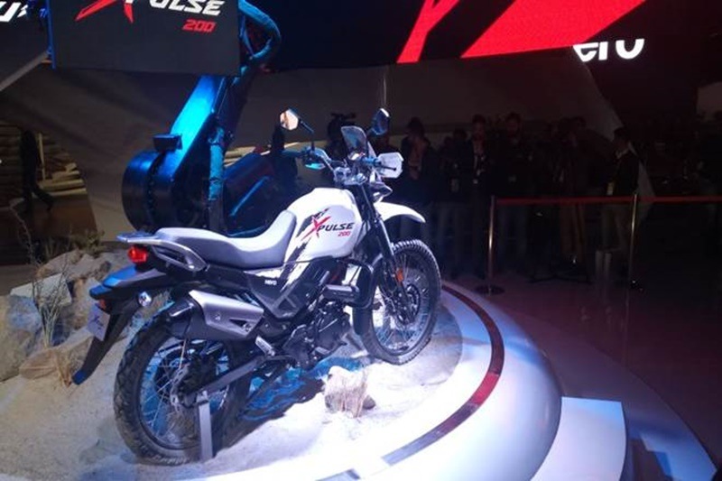 Hero XPulse 200: Hero MotoCorp uneviled two new scooters and a new motocycle at the 2018 Auto Expo, and the new motorcycle stands in a different segment as compared to other Hero motorcycles. Those who remember the Hero Impulse will be pleased to hear about the unveiling of the XPulse 200. Powered by the same 200cc engine that comes mounted on the recently launched Hero Xtreme 200R, the XPulse 200 produces 8.4 hp and 17.1 Nm. Equipped with an LED headlamp, a fully digital instrument console and a USB charging point, Hero XPulse will be launched in India soon.