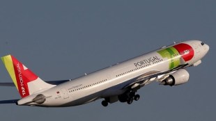 drunken pilot, stranded passengers, Germany, drunken co-pilot, 