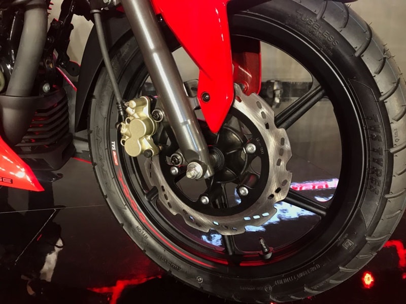 TVS Apache RTR 160 4V series is available in three colours, namely, Racing Red, Metallic Blue and Knight Black. Complete with best-in-class power-to-weight ratio, the motorcycle does 0-60 km/h in a claimed 4.8 seconds (EFI) and 4.73 seconds (carb).