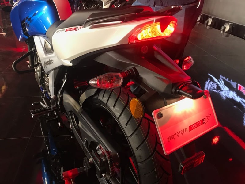The new TVS Apache RTR 160 4V offers sleek styling along with the race-spec aspects of the INMRC race machine – RTR 165. The forward biased stance is complemented by the aggressive headlamp, and a sleek, sharp tail.