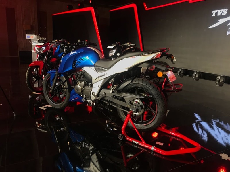 The new TVS Apache RTR 160 4V will be available in three variants – carburetter with single disc, carburetter with dual disc and FI with dual disc. Prices are Rs 81490, Rs 84490 and Rs 89990 (ex-showroom, Delhi), respectively.