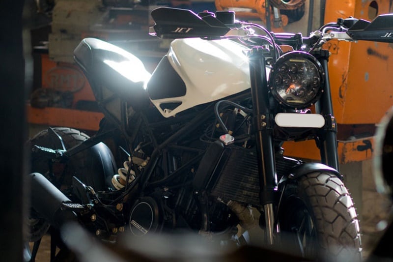 The KTM 390 Duke Badmaash has been given minimalistic body work to offer it a Scrambler styling. The motorcycle has been fitted with 17-inch alloy wheels that have been blacked out in order to have a sporty appeal. These come coupled with 120 and 140 section dual purpose tyres at the front and rear respectively. Image Credit - Demotic Media