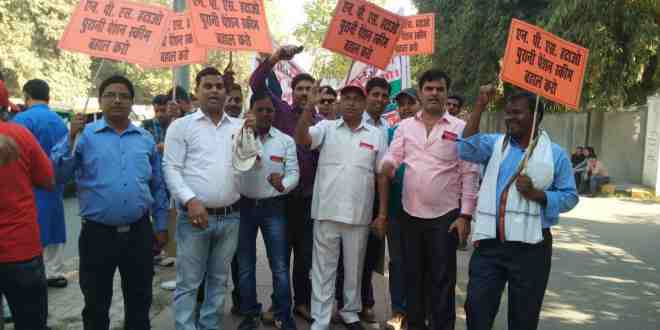 Over 50,000 Railway employees participated in “March to Parliament” to express their disappointment against the 7th Pay Commission report.