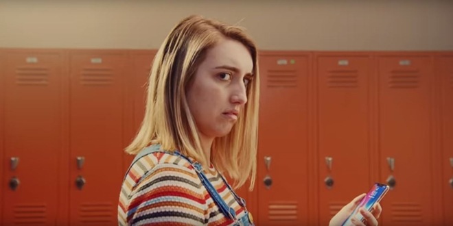 In the latest advertisement by Apple on YouTube, the glitch can be seen and can be missed if you blink.